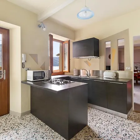 Apartment Le Finestre Sul - Maggiore Estate By Ginin